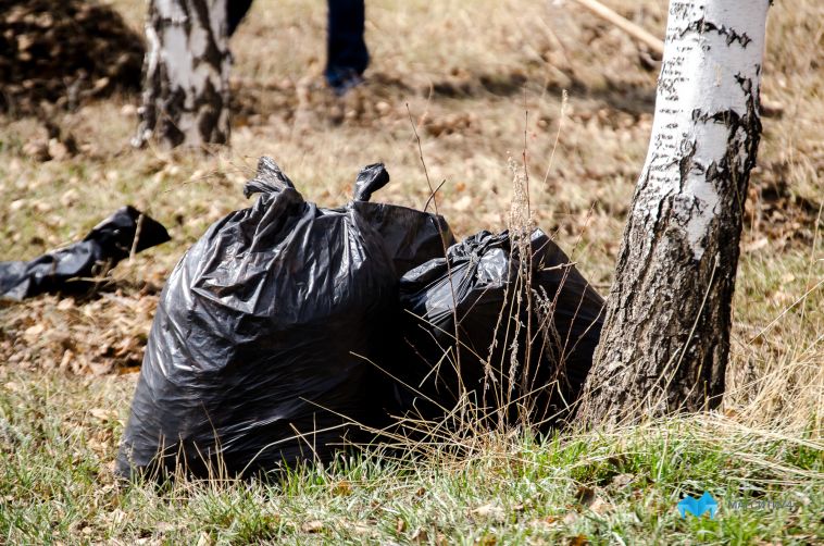 Магнитогорцы пожаловались на платные мусорные мешки на кладбищах