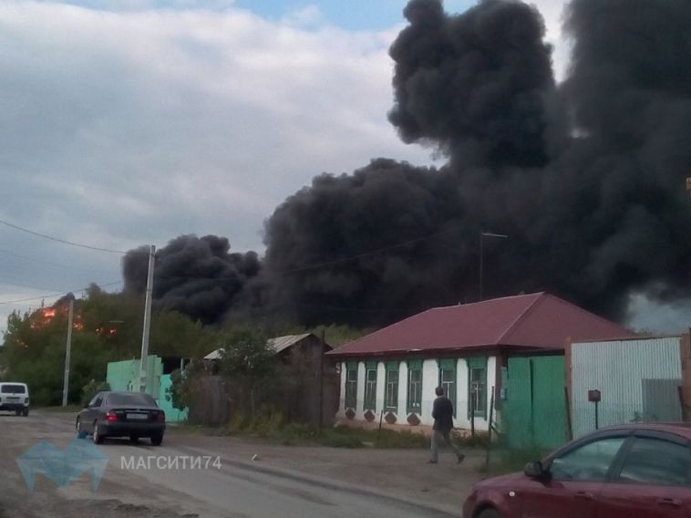 Крупный пожар в Магнитогорске тушили почти 9 часов