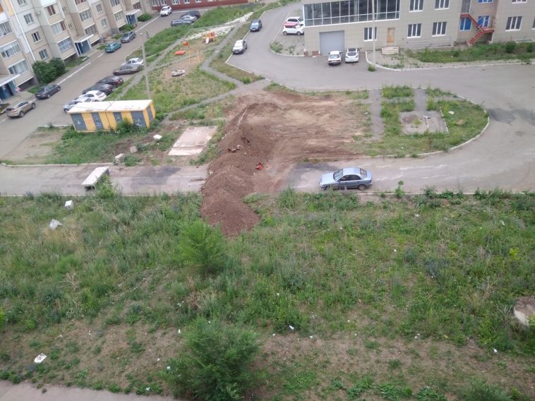 В Магнитогорске жители нескольких домов поссорились из-за перекрытого проезда