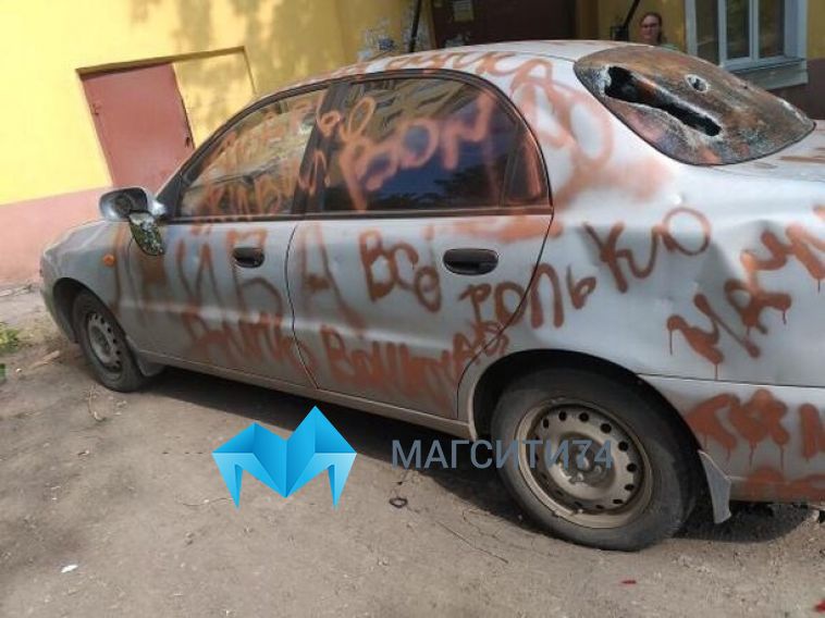 В Магнитогорске водителю отомстили «стрит-артом» на автомобиле