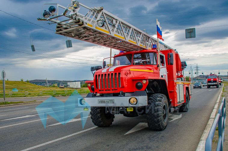 Магнитогорский пожарный гарнизон отметил 90-летний юбилей автопробегом