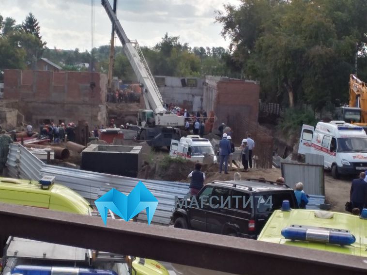 В Новосибирске на рабочих рухнула стена строящегося здания