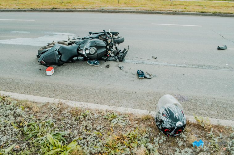 ГИБДД разыскивает очевидцев аварии с мотоциклом