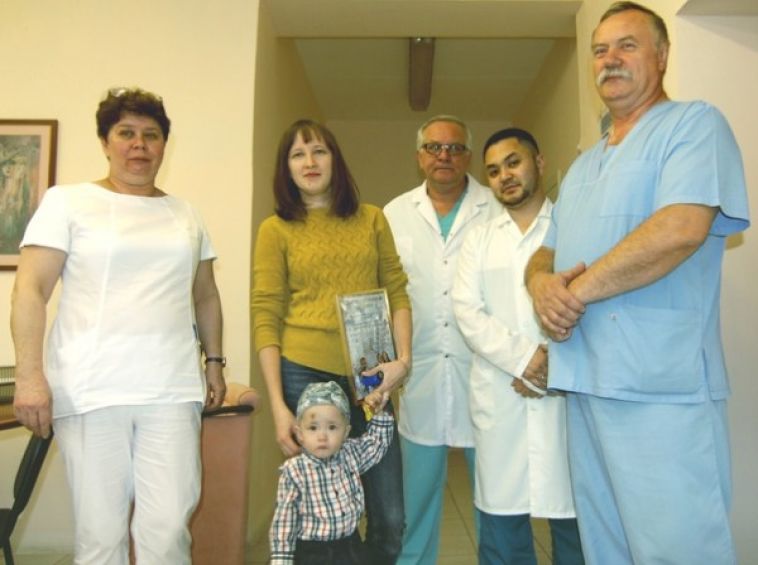 «Вы первыми оказали помощь»: врачи детской больницы получили благодарственное письмо от семьи Фокиных