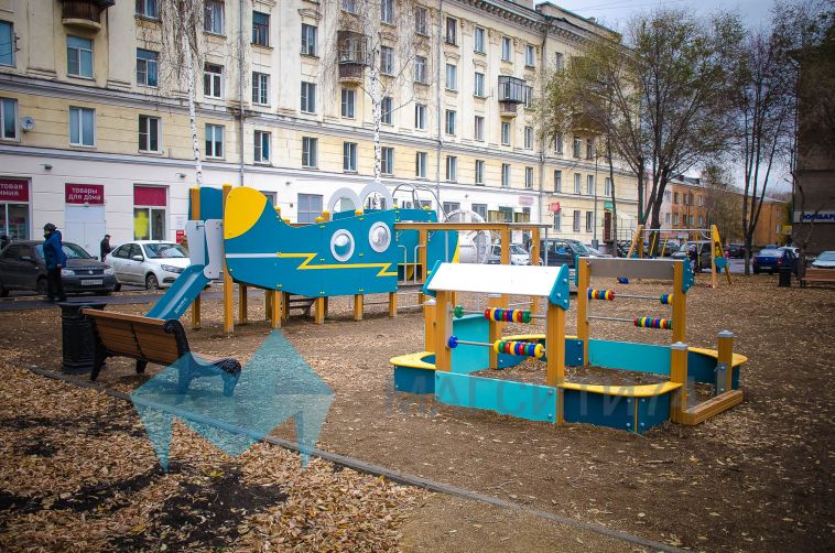 Во дворах магнитогорцев появились новые детские площадки и парковки