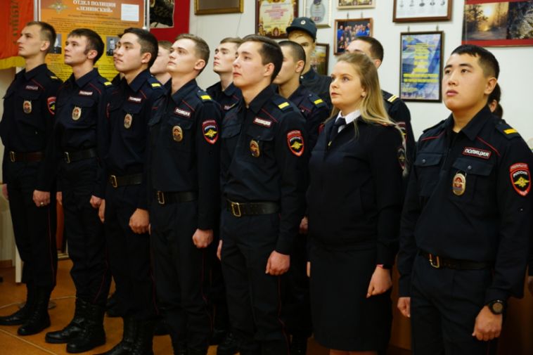 Молодых полицейских поздравили с поступлением на службу