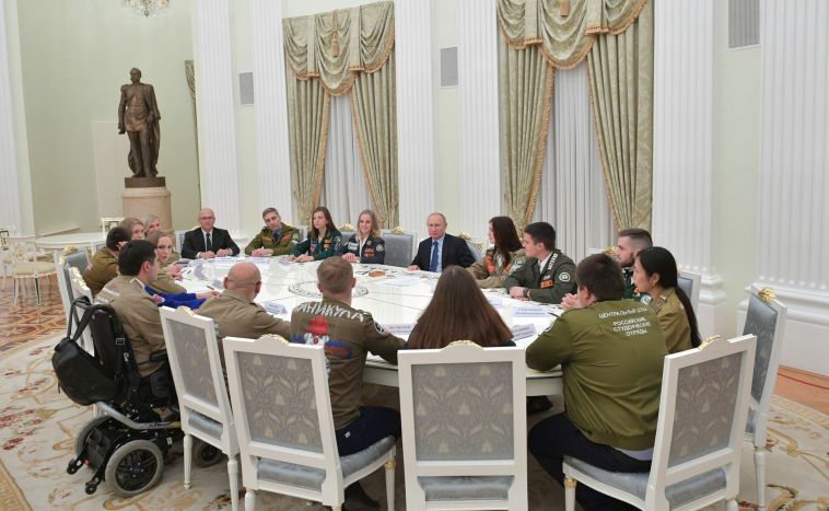 Командир магнитогорского студенческого отряда встретилась с Владимиром Путиным