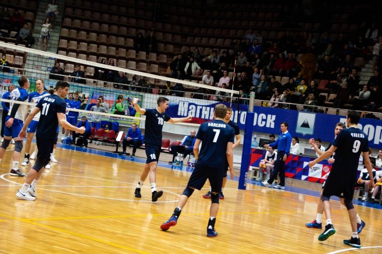Магнитогорские волейболисты обменялись победами в ответных матчах домашнего тура