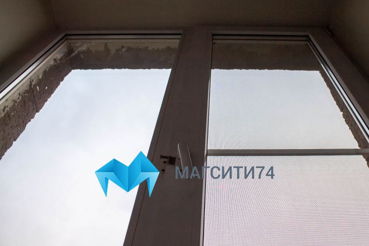 В Челябинске школьница выпала с девятого этажа и поднялась на ноги