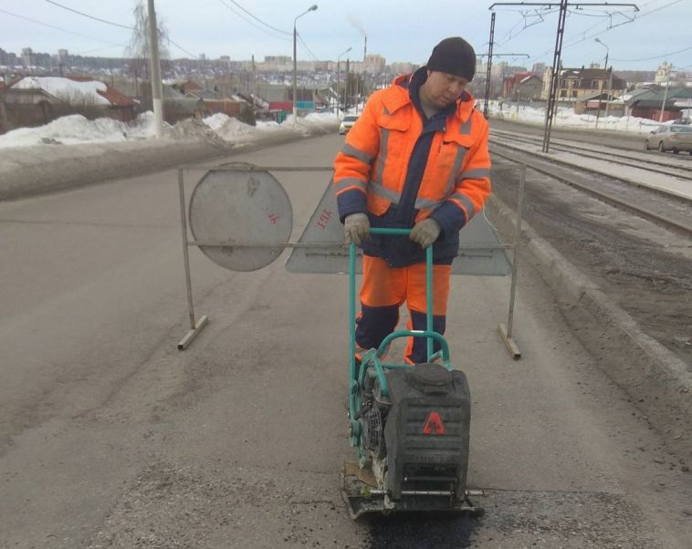 В Магнитогорске начался ямочный ремонт на дорогах