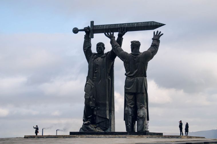 В честь 75-летия Победы «Тыл — Фронту» и площадь Народных гуляний приведут в порядок