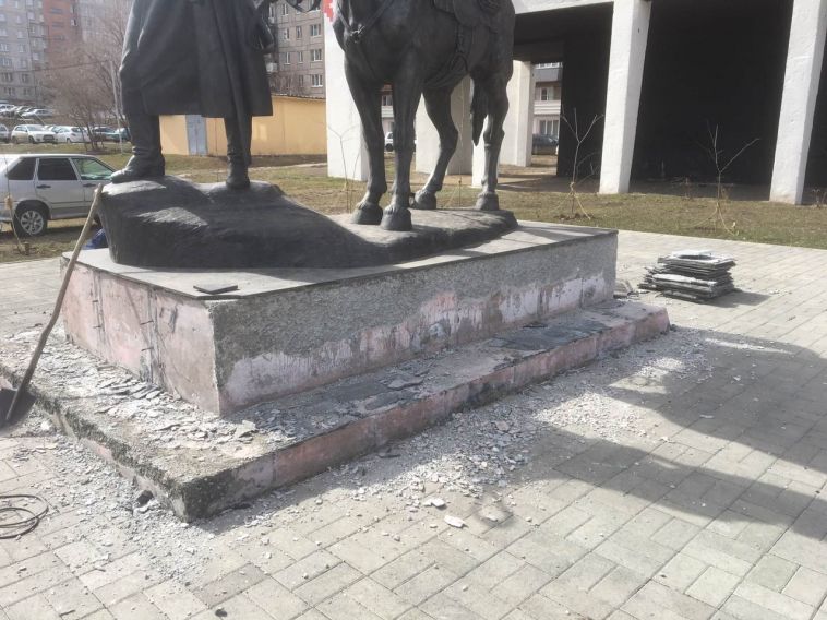Магнитогорцев возмутило состояние памятника казакам