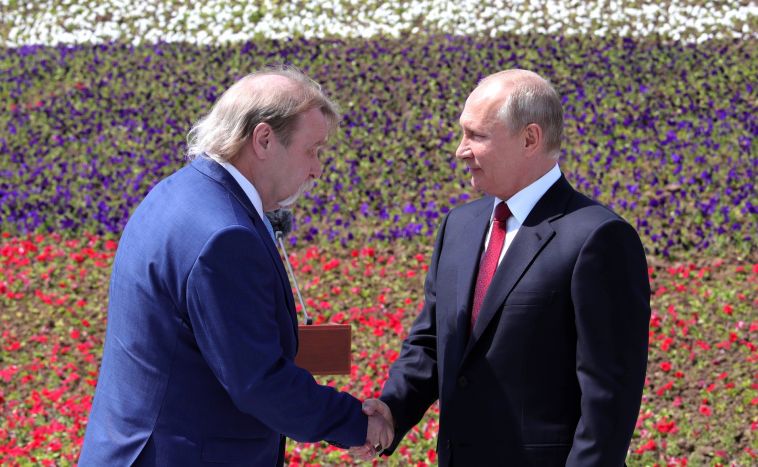 Магнитогорец получил из рук Путина золотую медаль Героя Труда