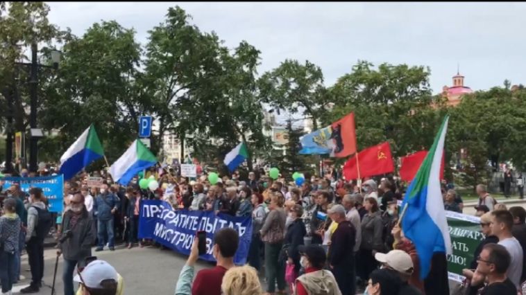 Жители Хабаровска выходят на митинги восьмую неделю подряд