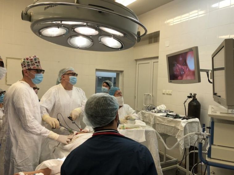 В Магнитогорске детские хирурги провели первые операции на редком оборудовании