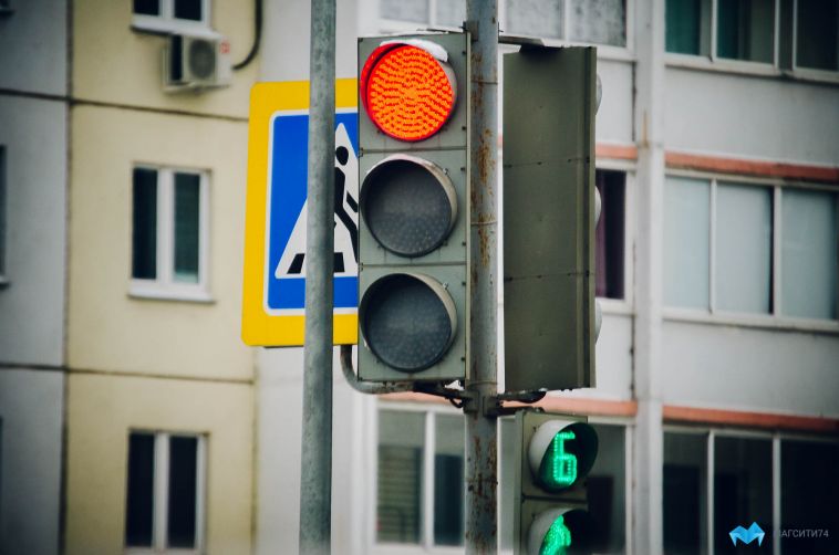 «Уступи всем, и можно направо»: в Магнитогорске установили новый дорожный знак