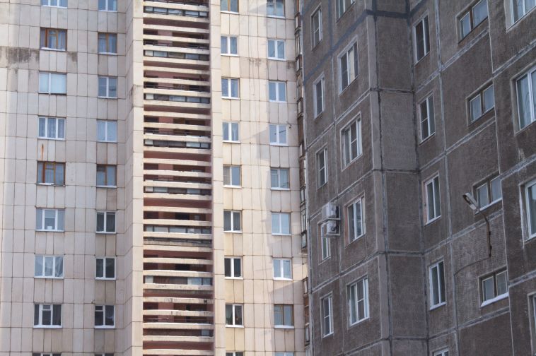 В Магнитогорске следствие установит обстоятельства падения с многоэтажки школьницы
