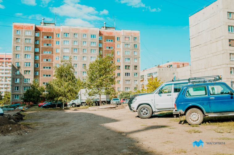 В Магнитогорске автомобилистов оштрафовали на миллион за парковку на газонах