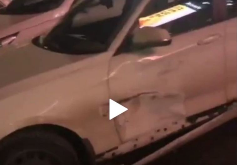 Внедорожник протаранил автомобили на парковке в Магнитогорске