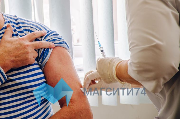 Жителям Магнитогорска поставят вакцину от COVID-19 в торговых центрах