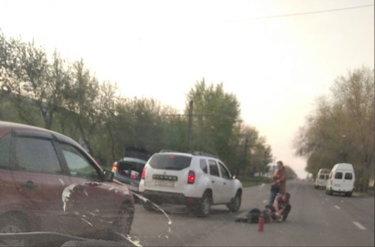 Пожилой мужчина лежал на оживлённой дороге в Магнитогорске