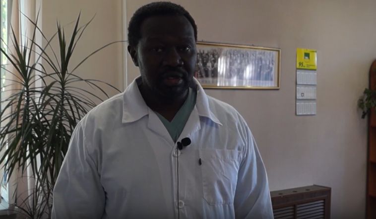 В Верхнеуральской больнице появился новый хирург из Африки