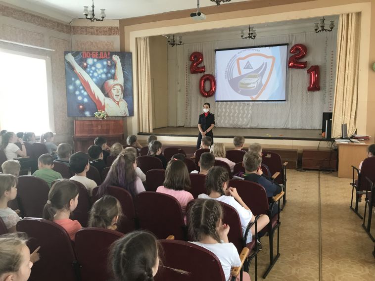 Стражи дорожного порядка побывали в одной из школ