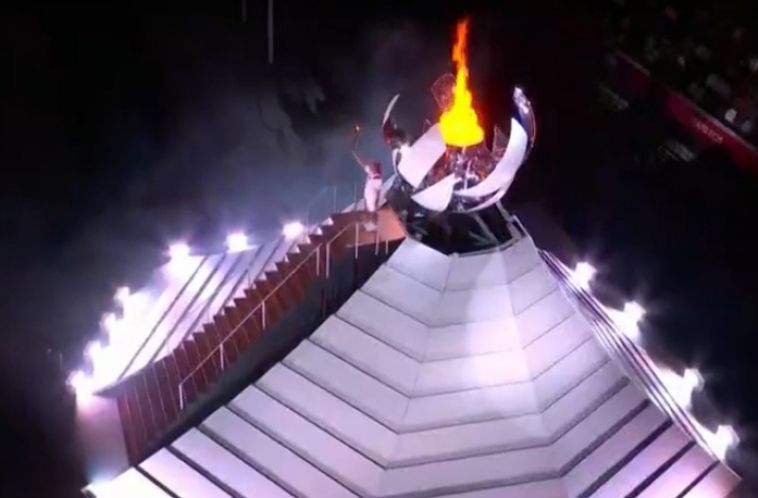 На стадионе в Токио зажгли Олимпийский огонь, дав старт XXXII Летним Играм