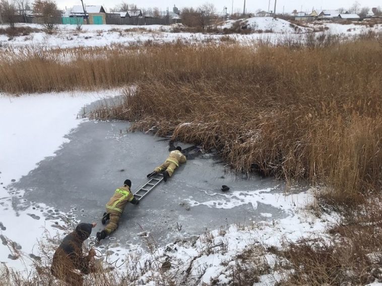 В Челябинской области два мальчика утонули, провалившись сквозь лед на реке