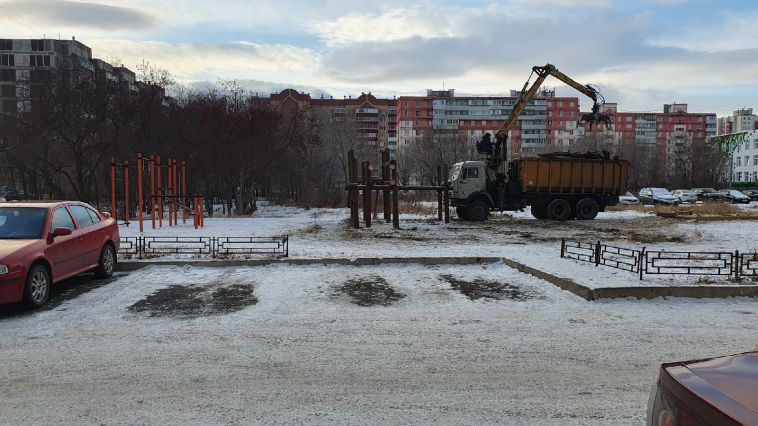 В Магнитогорске детскую площадку по улице Жукова демонтируют