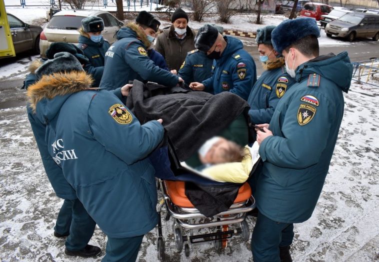 В Челябинской области спасатели помогли доставить пациента домой
