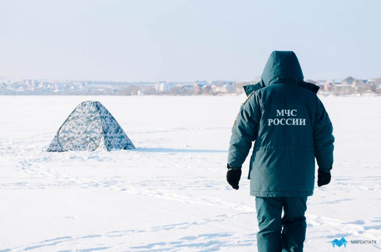 В Челябинской области на озере вспыхнула палатка с рыбаком внутри