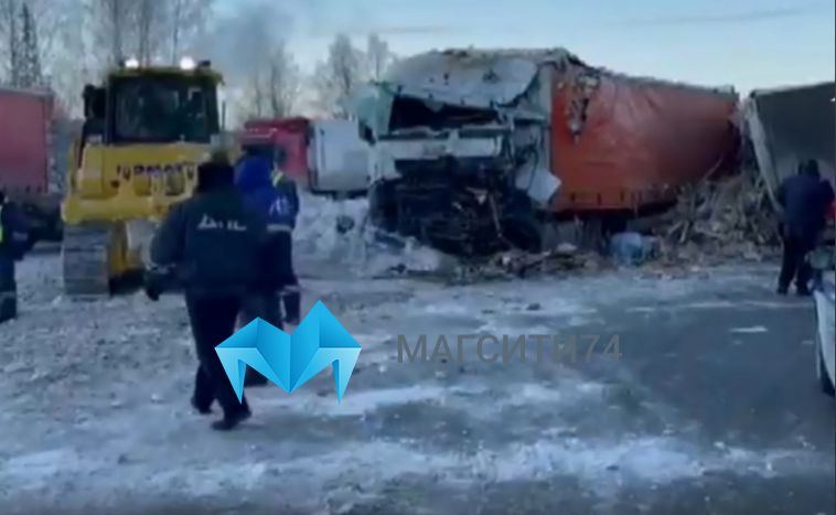 На трассе в Челябинской области столкнулись грузовики. Один из водителей погиб