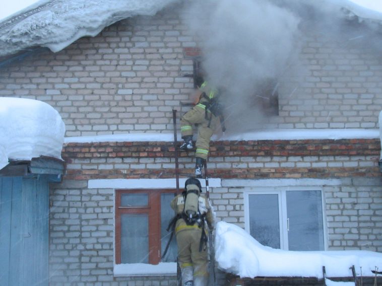 В Челябинской области мужчина пострадал при пожаре