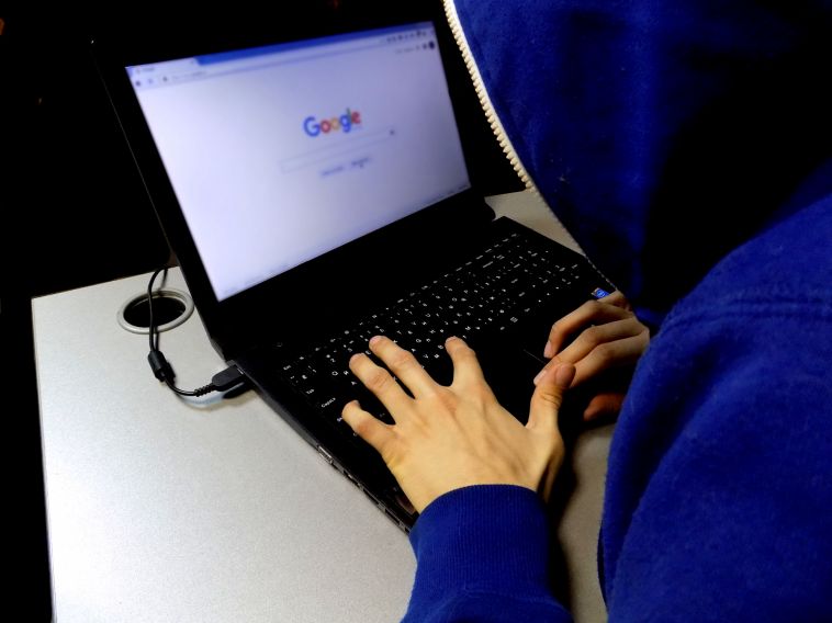 Роскомнадзор ввёл меры против сервисов «Гугл» в России