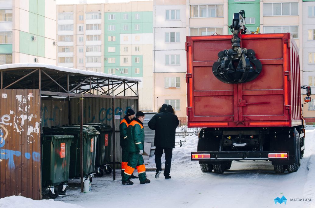 Работа на мусоровозе в москве. ТКМ 431 мусоровоз. Мусоровоз Спецавтобаза. Мусоровоз 6520 ТОМЕЗ. Мусоровоз Кызыл.