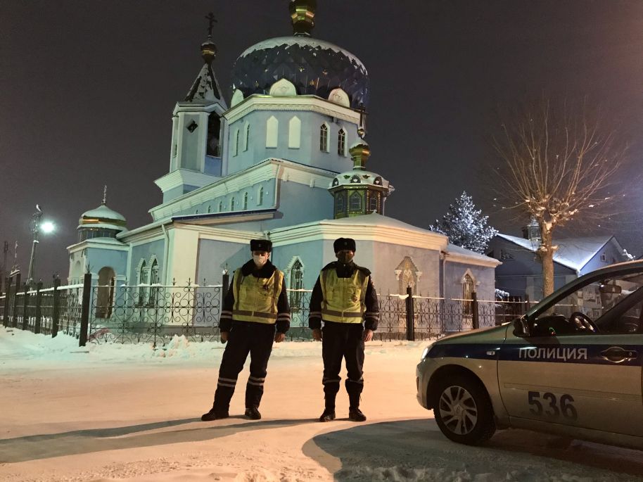 Полиция охраняет храмы на Рождество