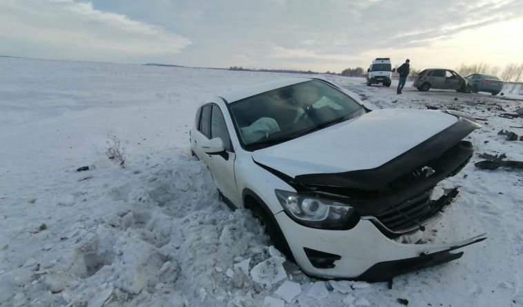 Допустил занос. Водитель «Лады» погиб в лобовом столкновении с иномаркой на южноуральской трассе