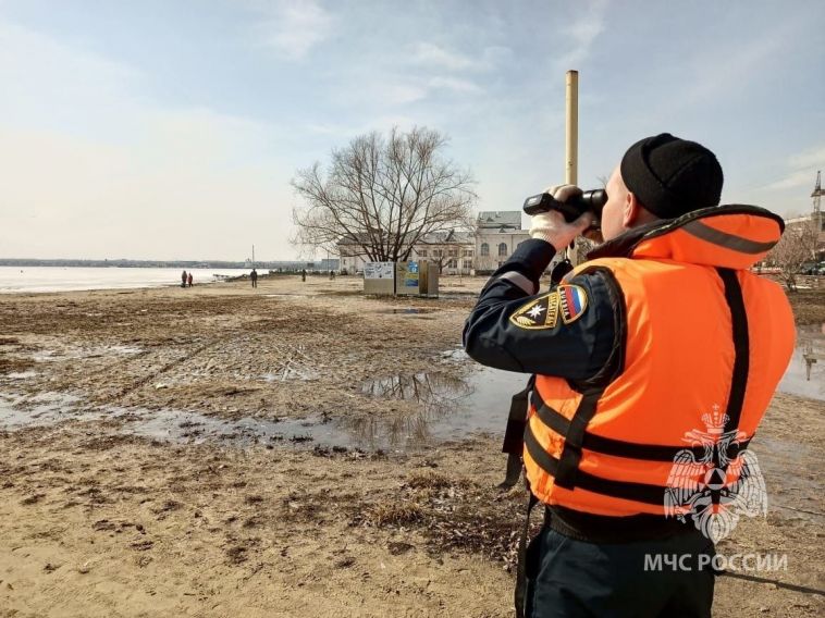 Уже второй случай: на Южном Урале рыбак погиб, провалившись под лед