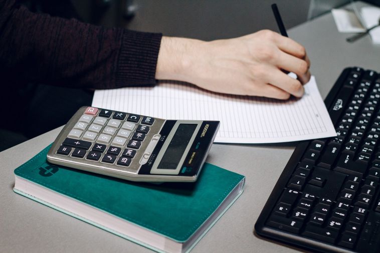 Более 70% опрошенных россиян выступили за сокращение рабочей недели