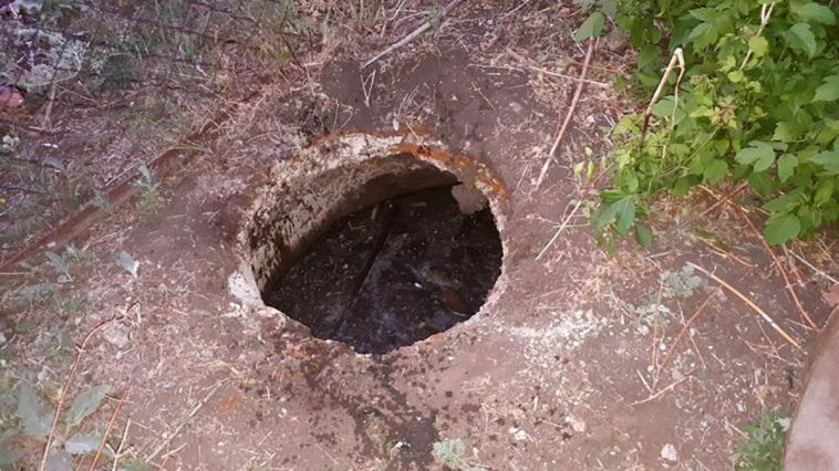 В Челябинской области пятилетняя девочка провалилась в колодец