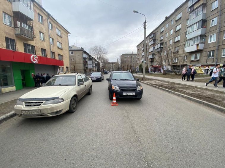 В Магнитогорске автомобиль сбил ребенка, который перебегал дорогу в неположенном месте