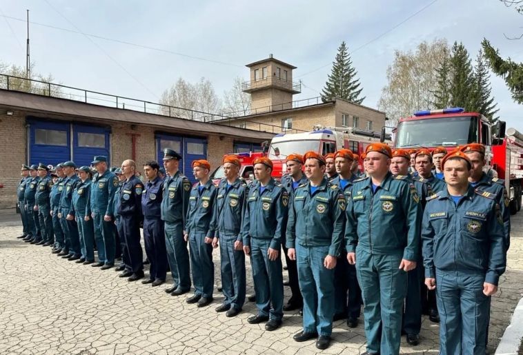 Накануне свой профессиональный праздник отметили магнитогорские огнеборцы