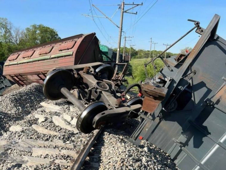 В Крыму с рельсов сошли несколько вагонов с зерном