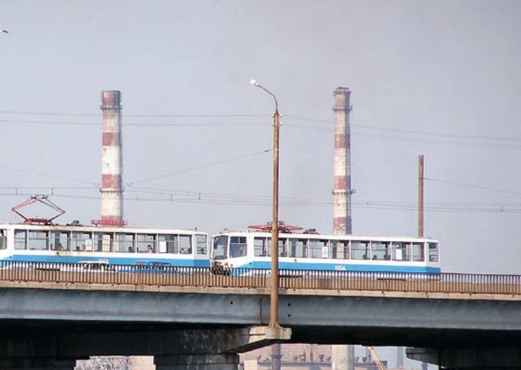 В Магнитогорске девушка застряла на опоре Казачьего моста