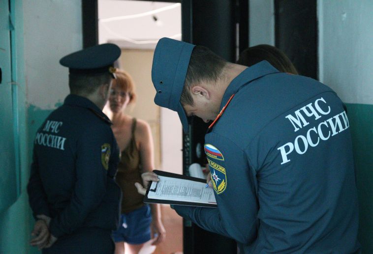 Сотрудники МЧС постучали в квартиры магнитогорцев