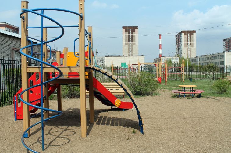 В Челябинске ребенок получил травмы, скатившись с детской горки