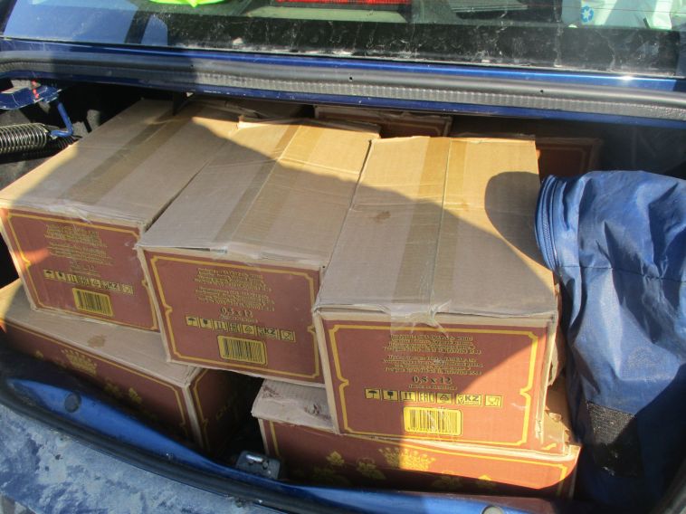 В Челябинскую область пытались ввезти 43 литра алкоголя из Казахстана