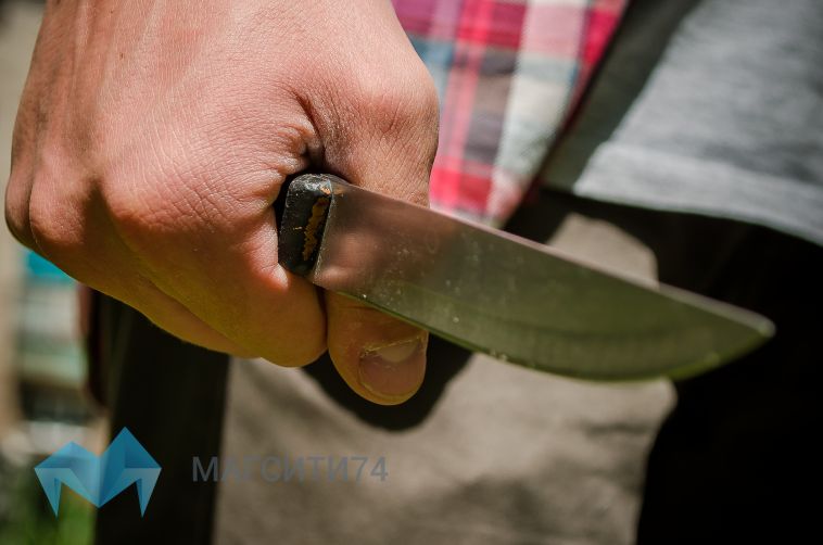 В Челябинской области осудили мужчину, который изрезал ножом бывшую тёщу и пасынка