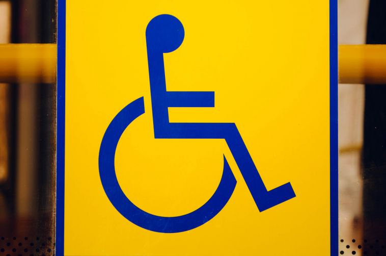 В России запретят высаживать из общественного транспорта безбилетных инвалидов